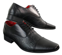 Zapatos de hombre de piel sintética negra brillante con charol.