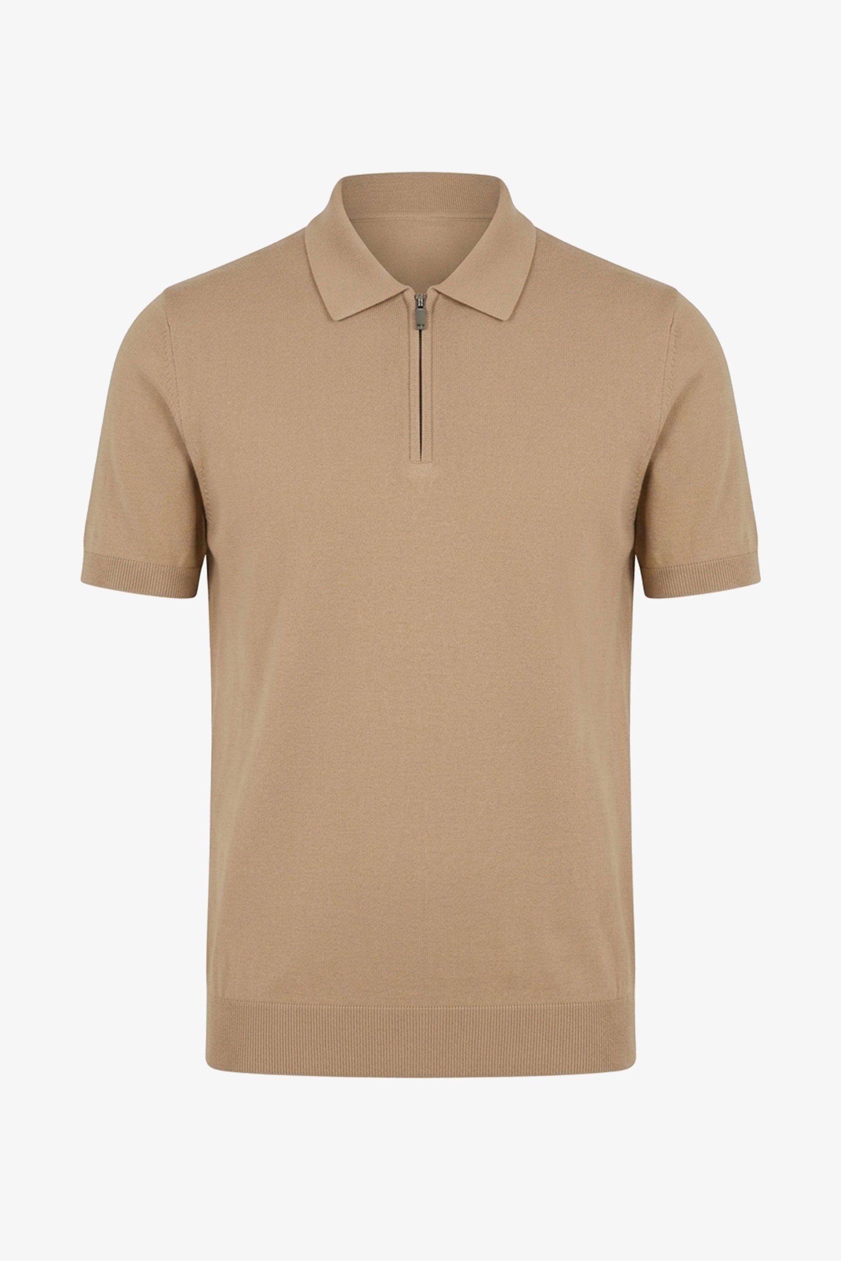 Polo de punto beige con cremallera en el cuello para hombre