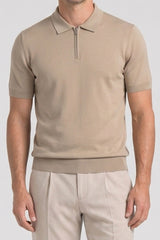 Polo de punto beige con cremallera en el cuello para hombre