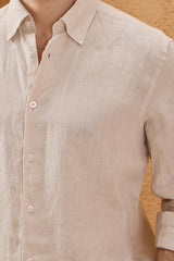 Camisa de hombre de lino puro color beige, manga larga, con botones, ideal para el verano.