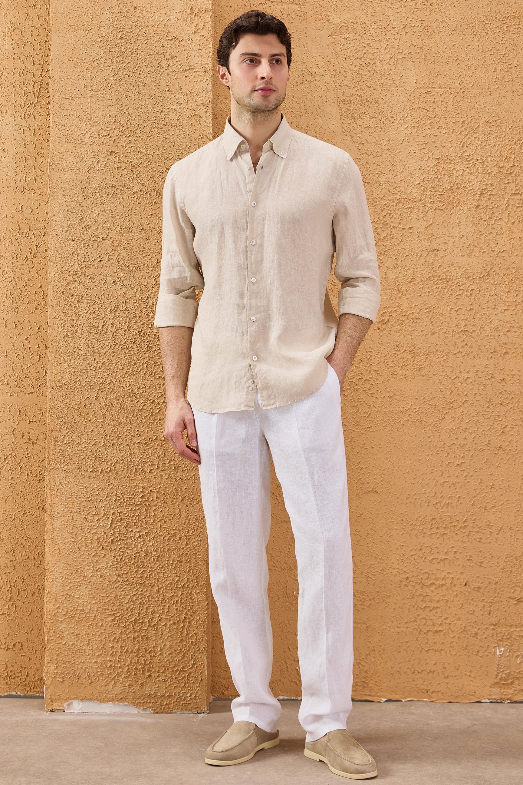 Camisa de hombre de lino puro color beige, manga larga, con botones, ideal para el verano.
