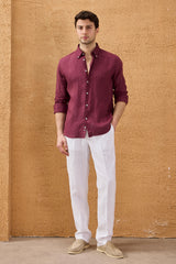 Camisa de hombre color burdeos de lino puro, manga larga, con botones, ideal para el verano.