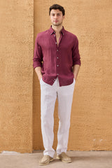 Camisa de hombre color burdeos de lino puro, manga larga, con botones, ideal para el verano.