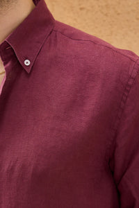 Camisa de hombre color burdeos de lino puro, manga larga, con botones, ideal para el verano.
