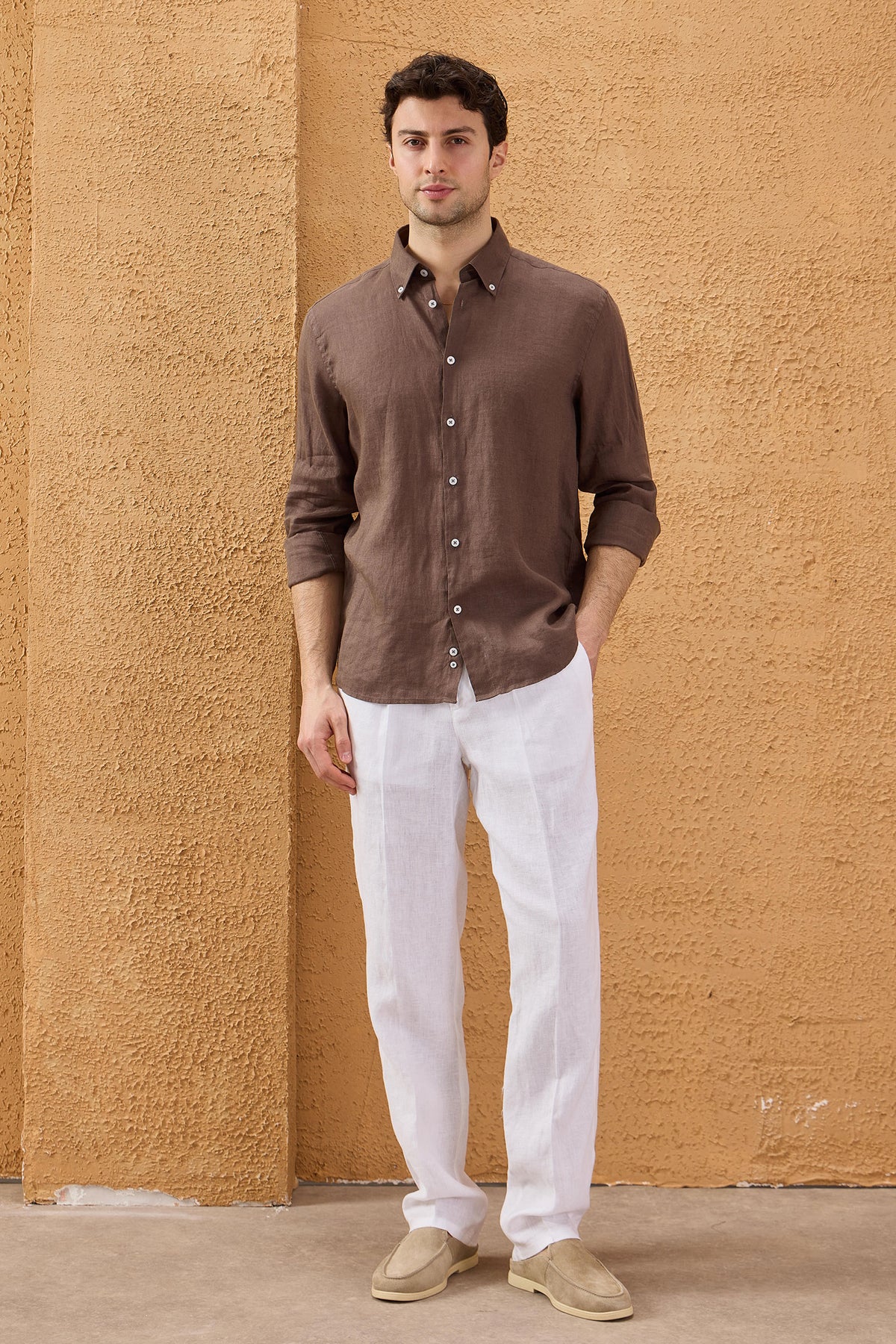 Camisa de hombre de lino puro color marrón oscuro, manga larga, con botones, ideal para el verano.