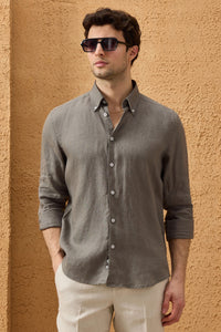 Camisa de hombre color caqui de lino puro, manga larga, con botones, ideal para el verano.