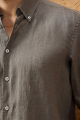 Camisa de hombre color caqui de lino puro, manga larga, con botones, ideal para el verano.
