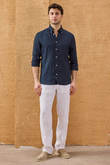Camisa de hombre azul marino de lino puro, manga larga, con botones, ideal para el verano.