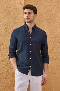 Camisa de hombre azul marino de lino puro, manga larga, con botones, ideal para el verano.