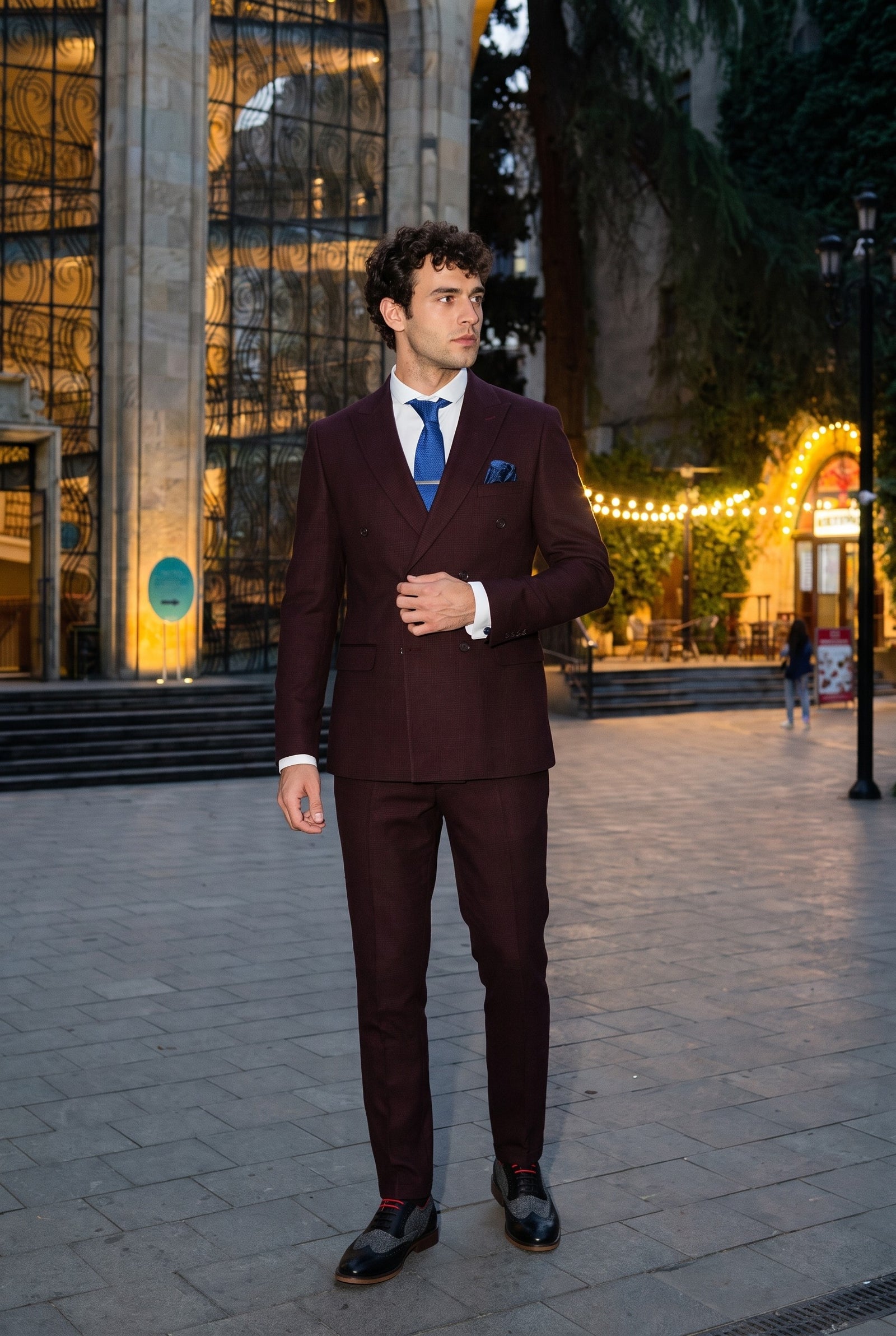 Look #733 styled with Regent - Traje cruzado de dos piezas color burdeos para hombre