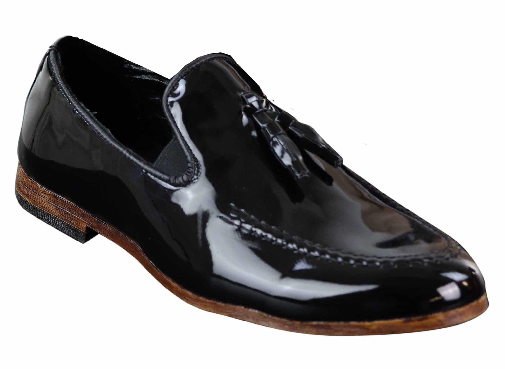 Zapatos de hombre negros de charol con borlas