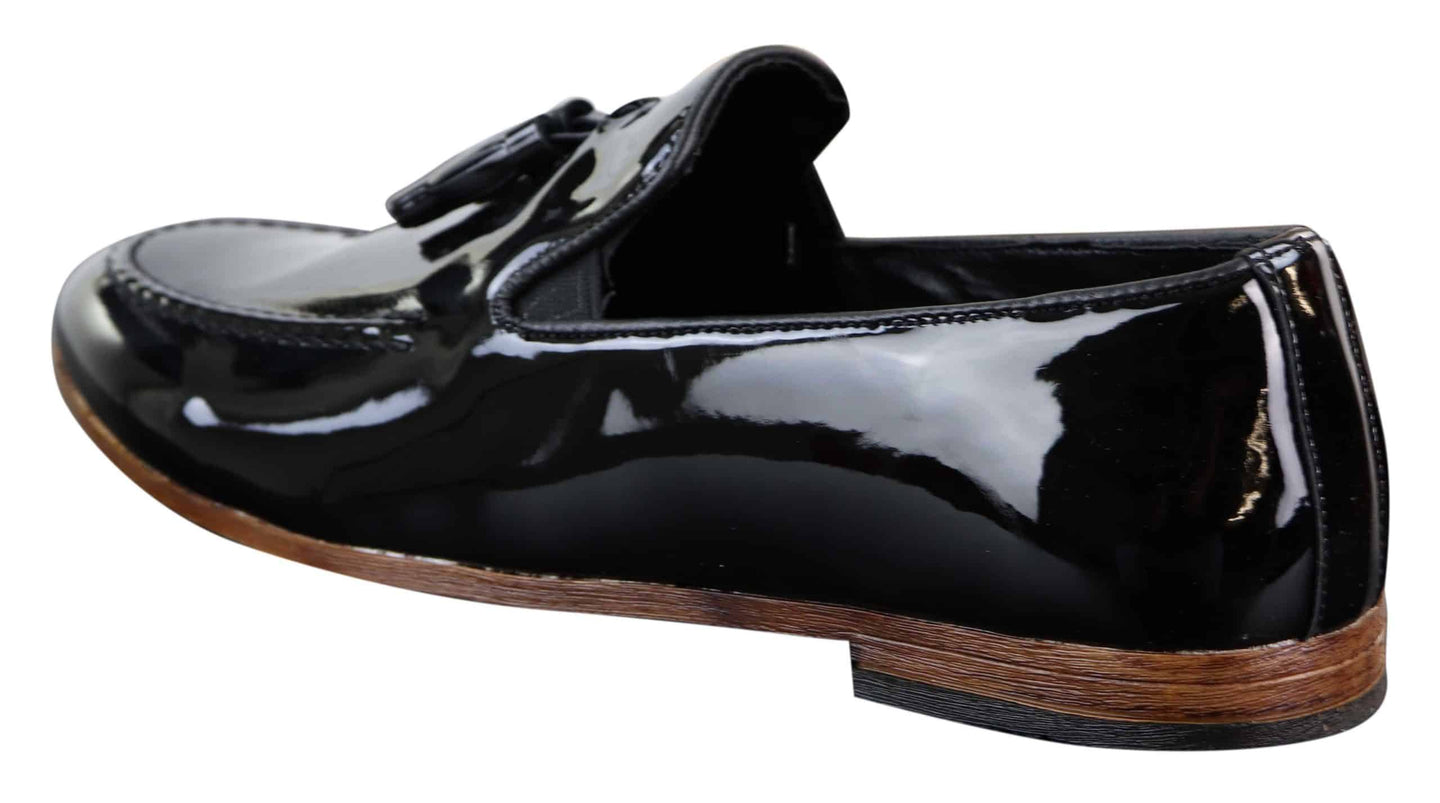 Zapatos de hombre negros de charol con borlas