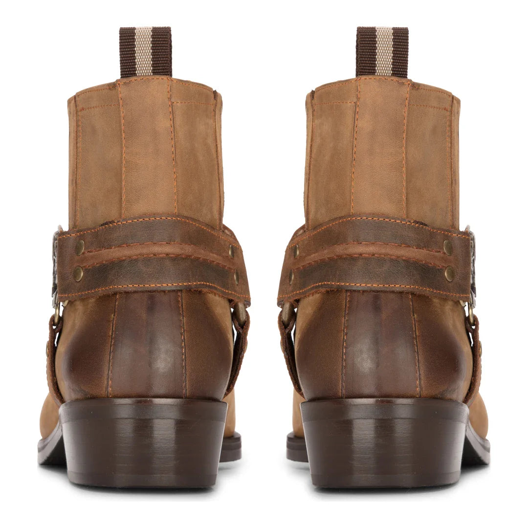 Botas vaqueras de hombre de estilo western, color marrón claro, con punta cuadrada, ideales para la caza, el senderismo y montar a caballo.