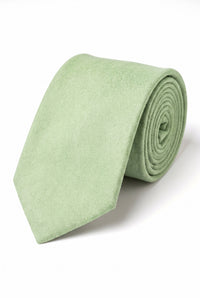 Corbata de hombre color verde salvia con acabado de ante.