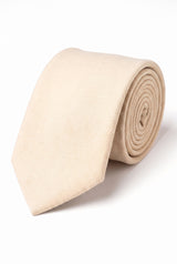 Corbata de hombre color crema con acabado de ante.