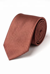 Corbata estrecha lisa de color marrón claro para hombre