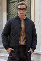 Chaqueta bomber acolchada ligera reversible 2 en 1 para hombre, color negro y beige.
