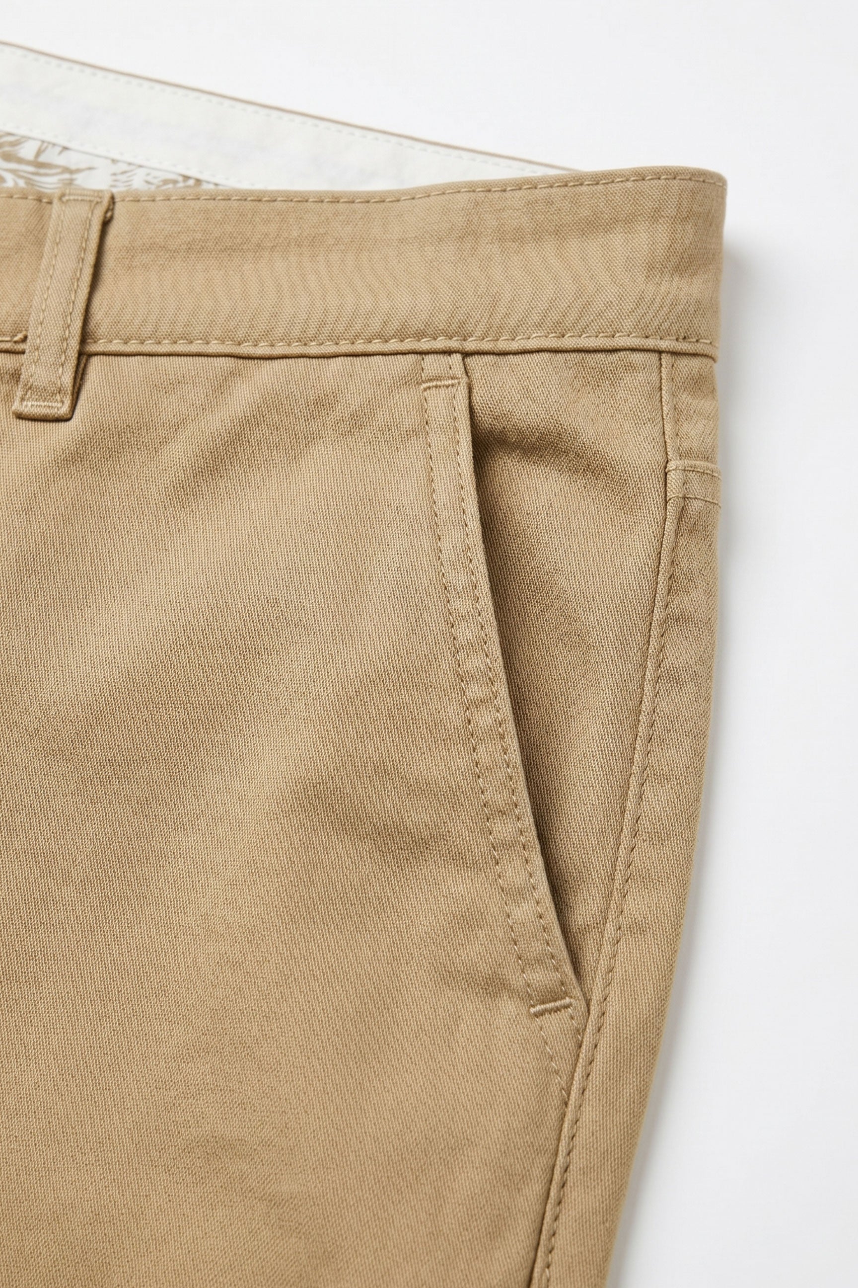 Pantalones chinos de lino color caqui para hombre, confeccionados en una fina mezcla de lino y algodón Tencel, ideales para el verano.