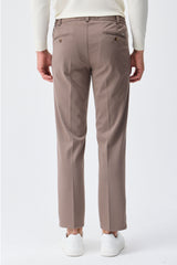 Traje elegante informal de punto suave marrón para hombre (chaqueta tipo blazer y pantalón).