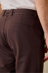 Pantalones Gurkha plisados marrones para hombre, cintura ajustable, corte entallado.