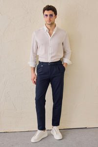 Pantalones Gurkha azul marino plisados para hombre, cintura ajustable, corte entallado.