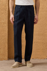 Pantalones de hombre azul marino 100% lino con pliegues y cordón ajustable, corte recto relajado.