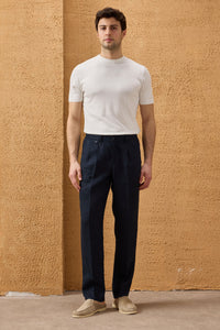 Pantalones de hombre azul marino 100% lino con pliegues y cordón ajustable, corte recto relajado.