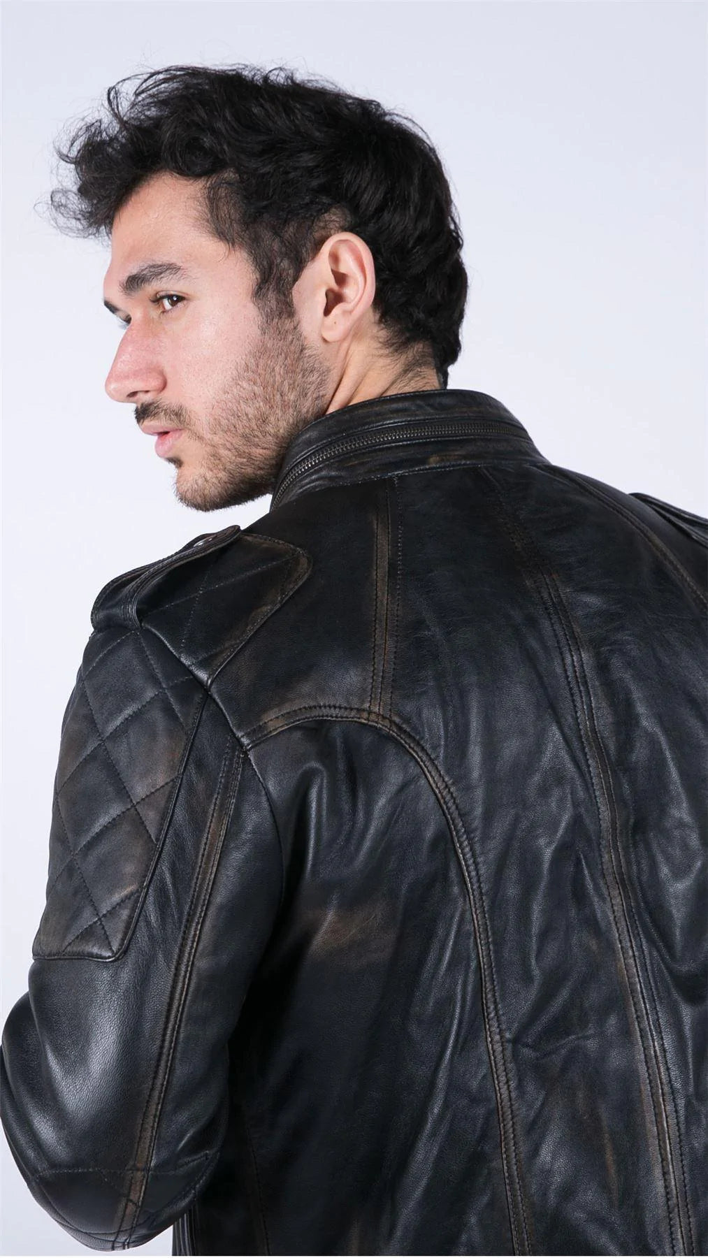 Chaqueta de motociclista estilo racer de cuero auténtico negro y marrón lavado para hombre, con cremallera y corte ajustado.