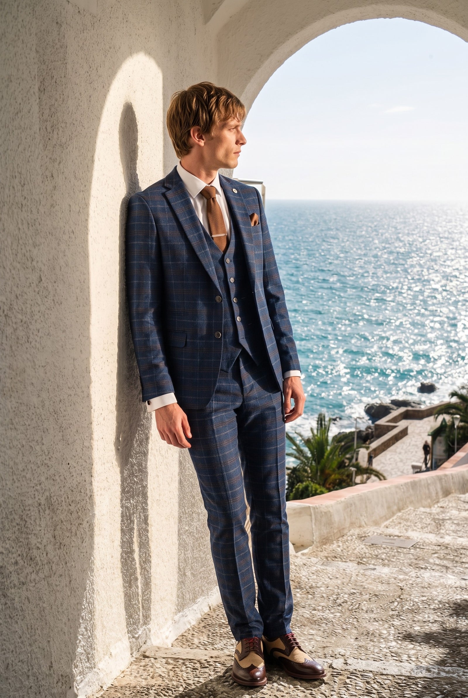 Look #936 styled with Traje de tres piezas a cuadros azul marino para hombre - Paul Andrew Kenneth