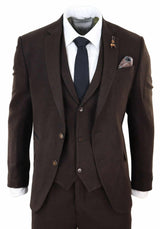 Traje de tres piezas de tweed marrón con estampado de espiga