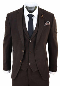 Traje de tres piezas de tweed marrón con estampado de espiga