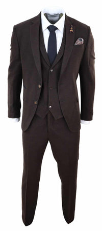 Traje de tres piezas de tweed marrón con estampado de espiga