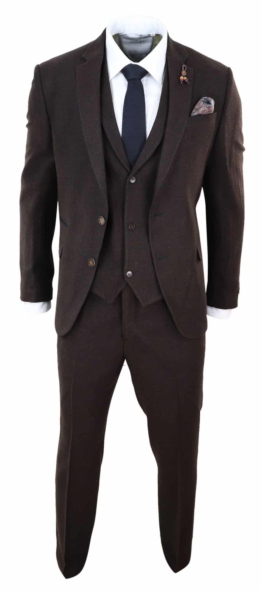 Traje de tres piezas de tweed marrón con estampado de espiga