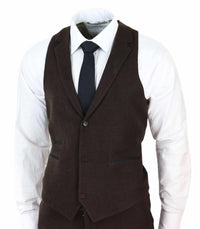 Traje de tres piezas de tweed marrón con estampado de espiga