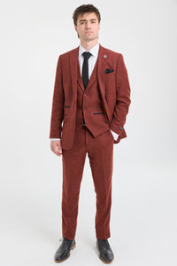 Traje de tres piezas de tweed con estampado de espiga color óxido