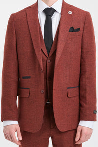 Traje de tres piezas de tweed con estampado de espiga color óxido
