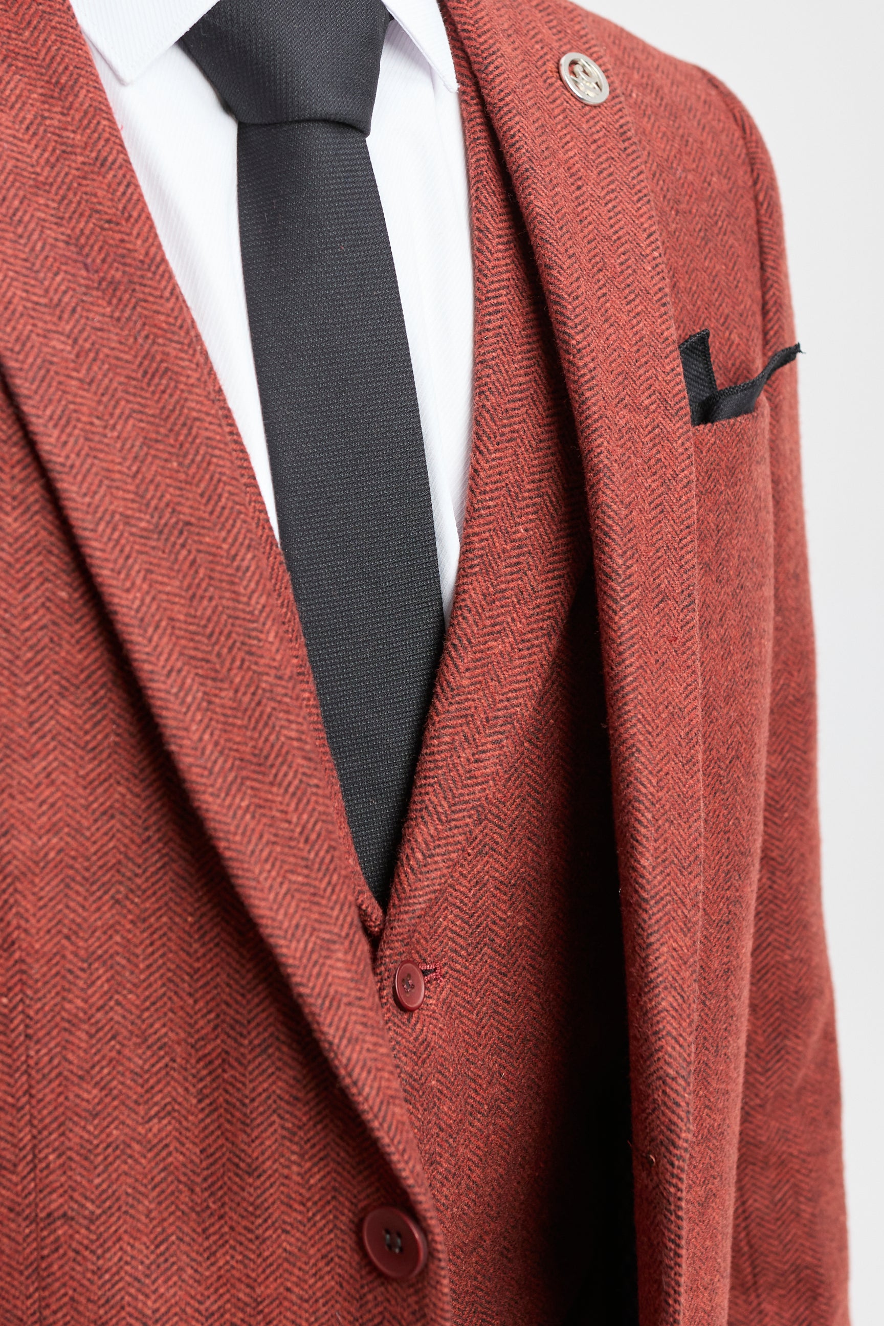 Traje de tres piezas de tweed con estampado de espiga color óxido