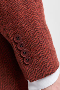 Traje de tres piezas de tweed con estampado de espiga color óxido