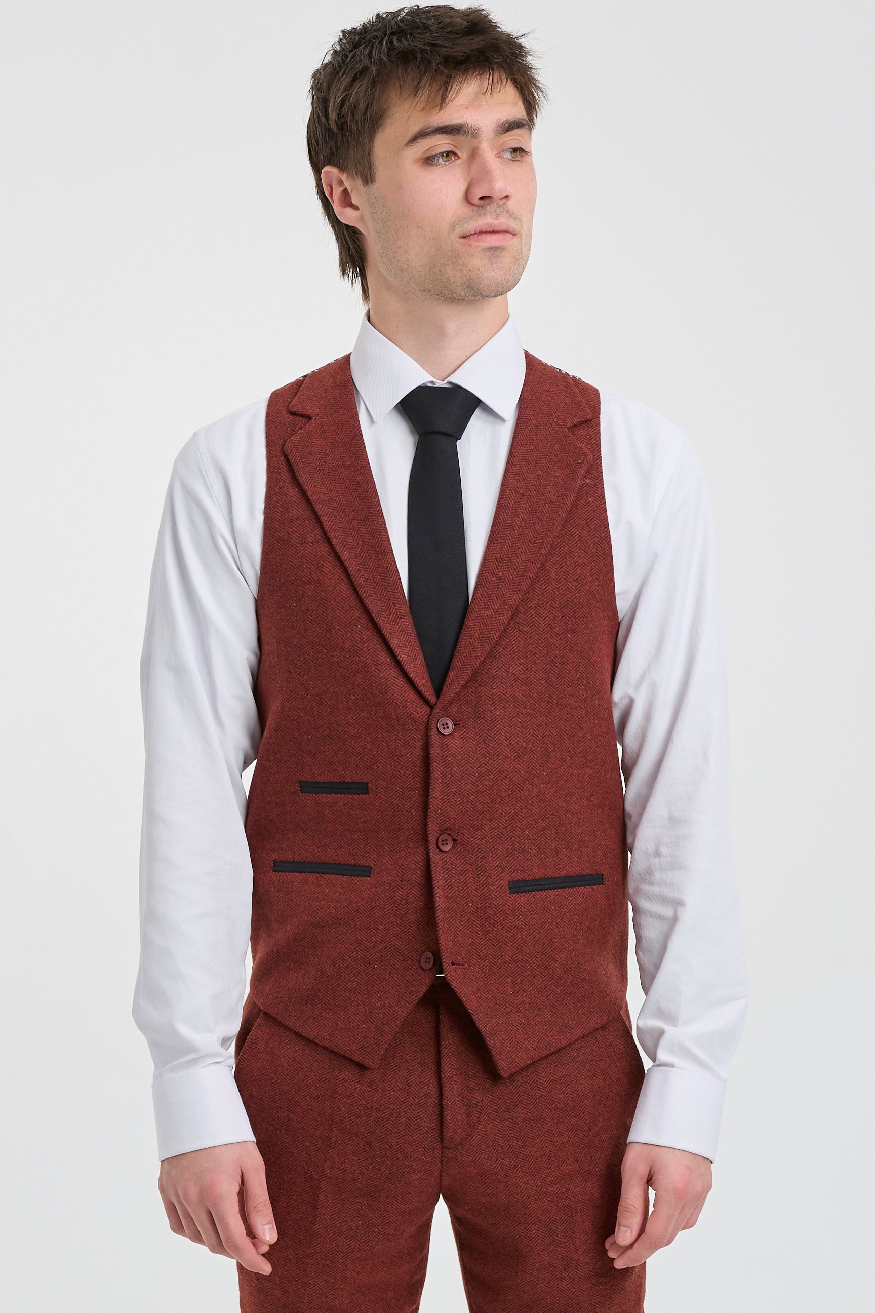 Traje de tres piezas de tweed con estampado de espiga color óxido