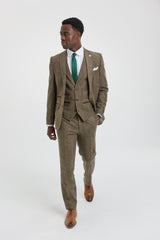 Traje de tres piezas de tweed de espiga color roble.