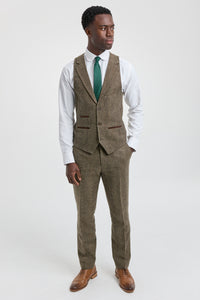 Traje de tres piezas de tweed de espiga color roble.