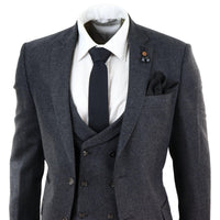 Traje de tres piezas de tweed gris oscuro