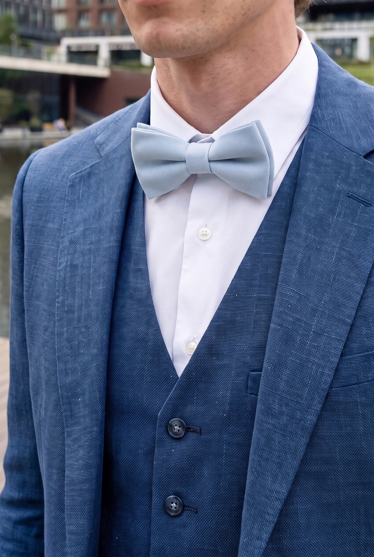 Pajarita doble de color azul claro para hombre