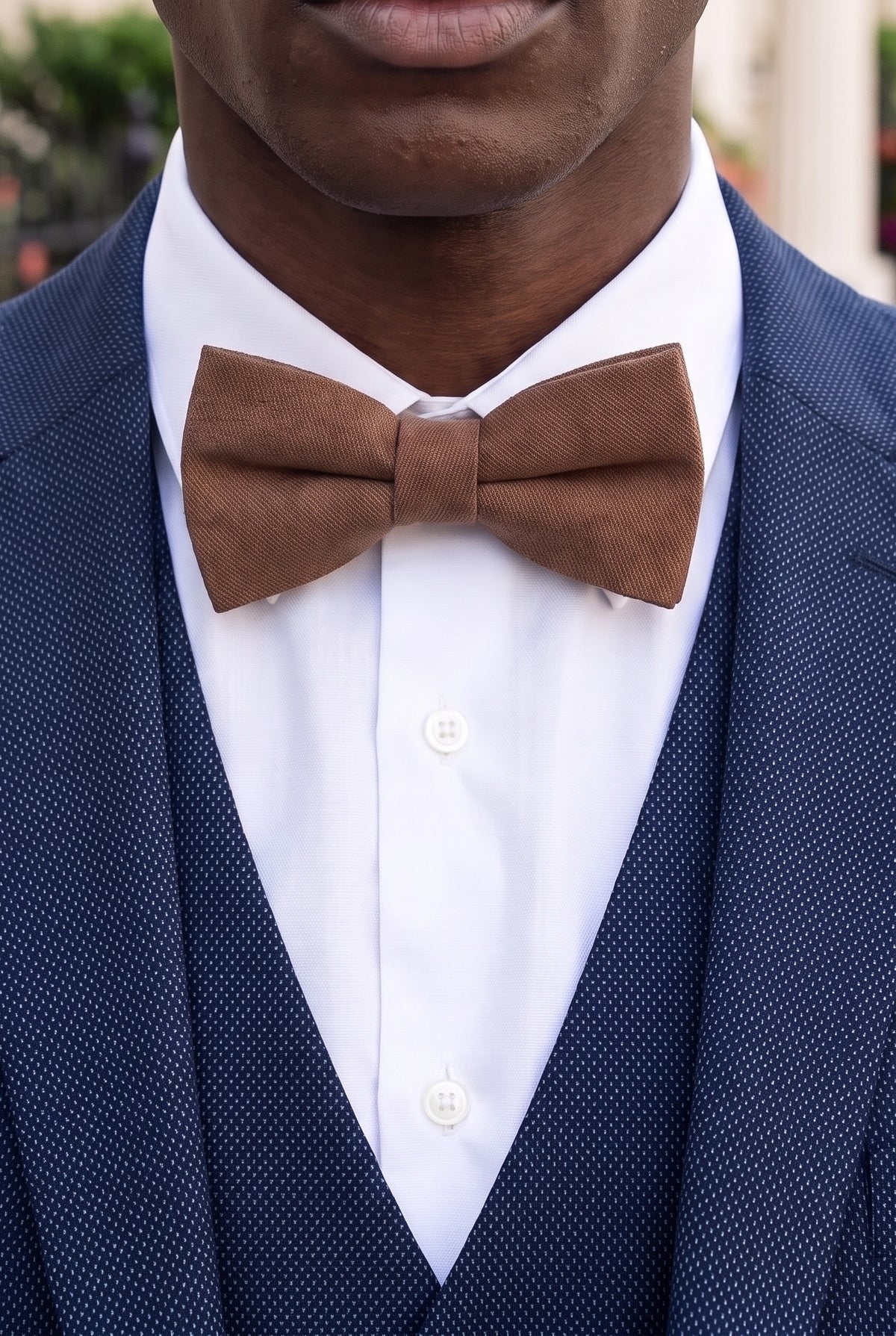 Pajarita doble de color marrón para hombre