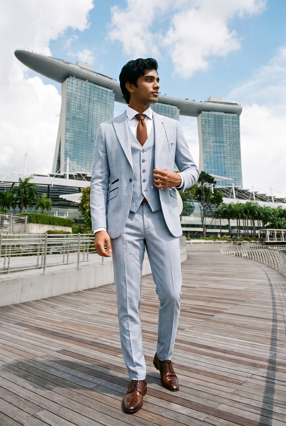 Look #1007 styled with Traje de tres piezas a cuadros para hombre, tweed azul claro, corte entallado, ideal para bodas, estilo Peaky Classic.