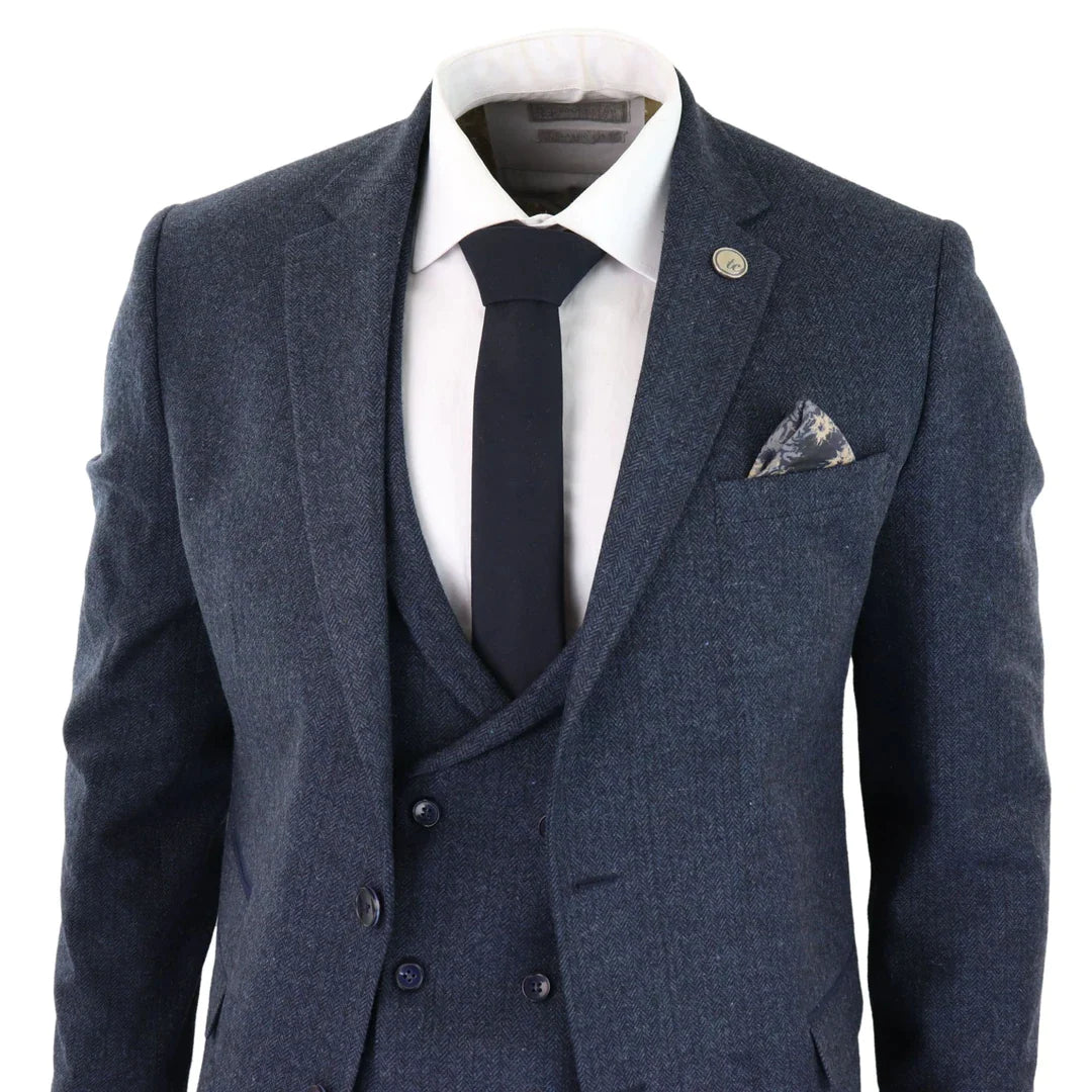 Traje de tres piezas para hombre de tweed azul con estampado de espiga.