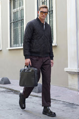 Chaqueta bomber acolchada ligera reversible 2 en 1 para hombre, color negro y beige.
