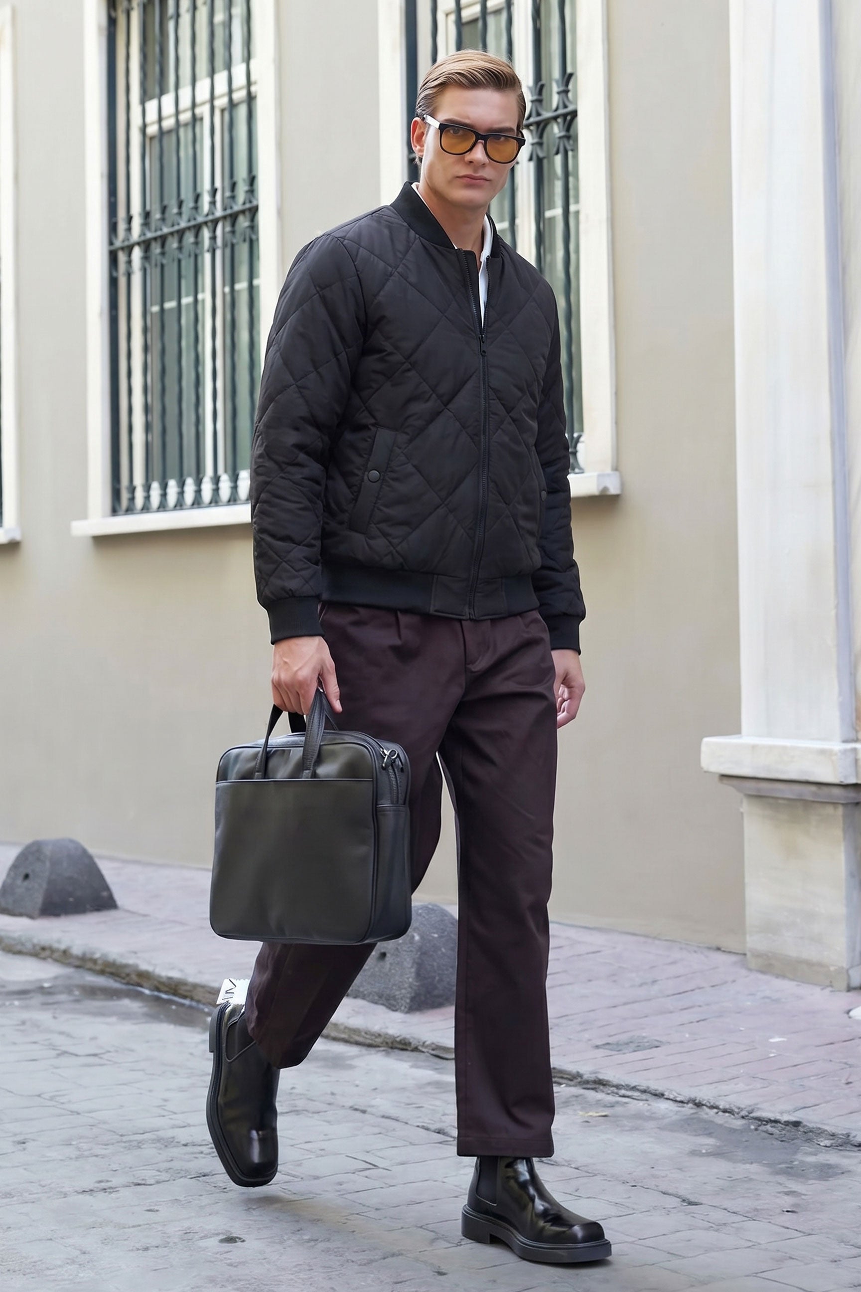 Chaqueta bomber acolchada ligera reversible 2 en 1 para hombre, color negro y beige.