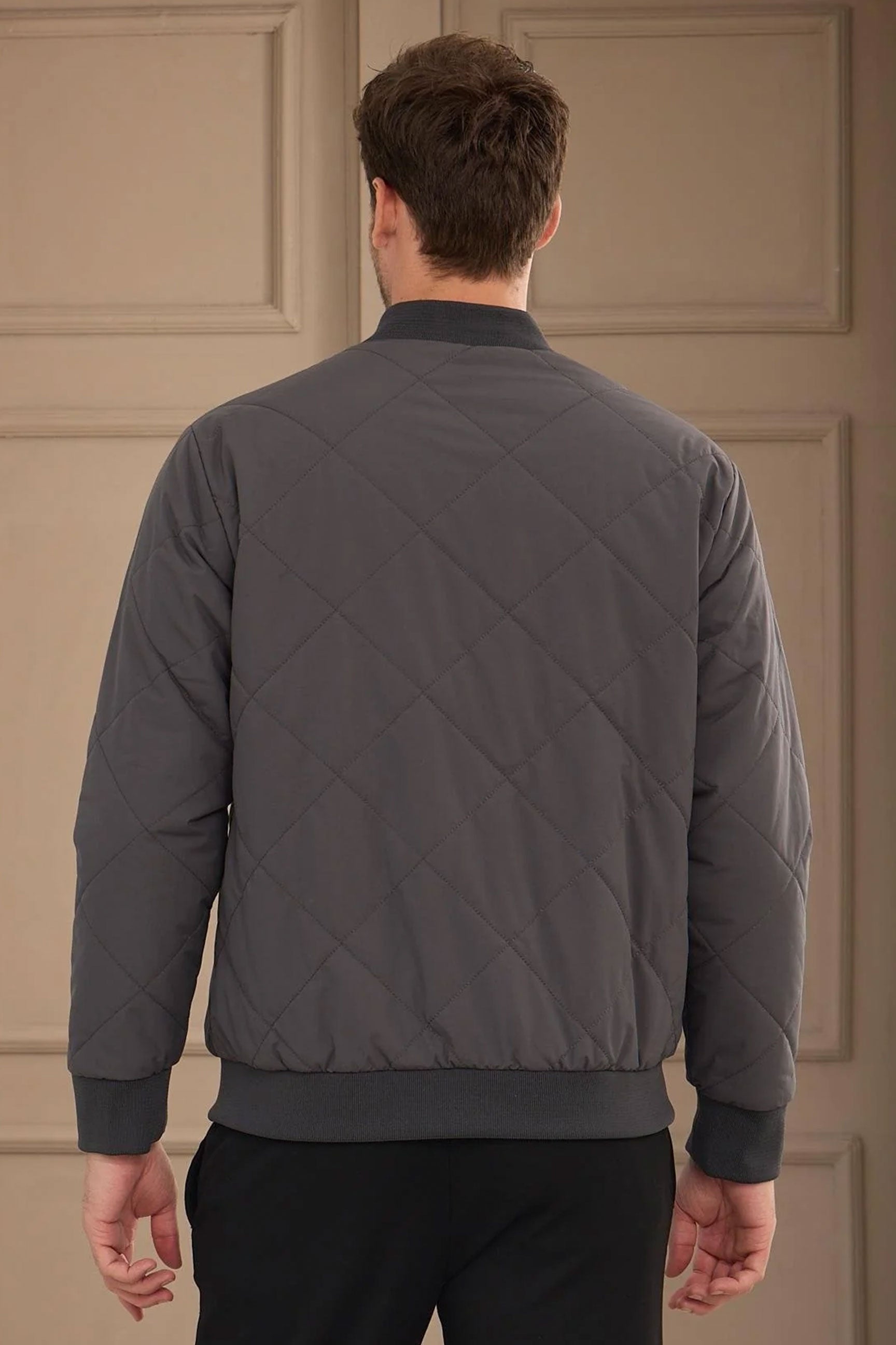 Chaqueta bomber acolchada ligera reversible 2 en 1 para hombre, color gris y beige.