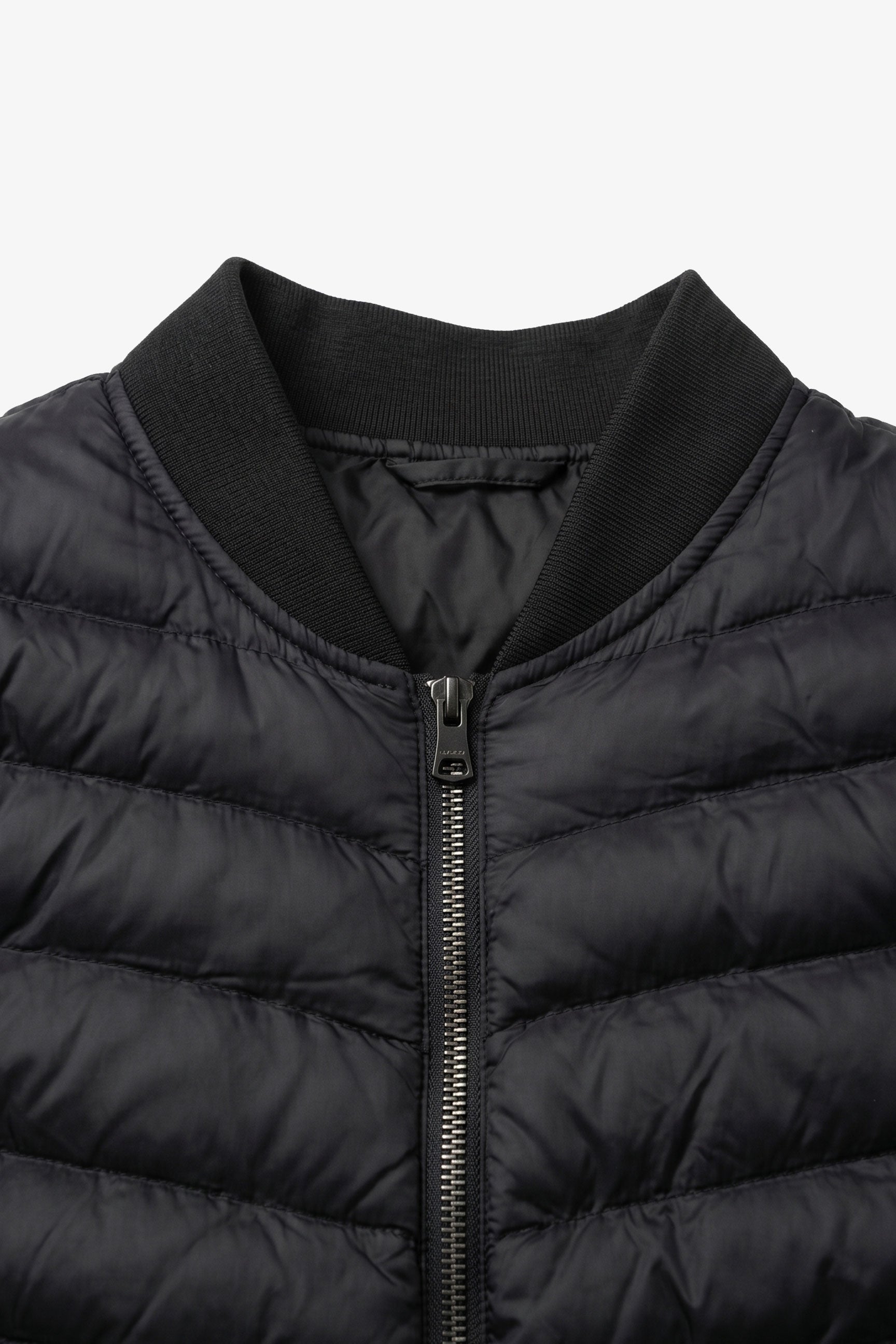 Chaqueta bomber acolchada ligera con cremallera para hombre, color negro.